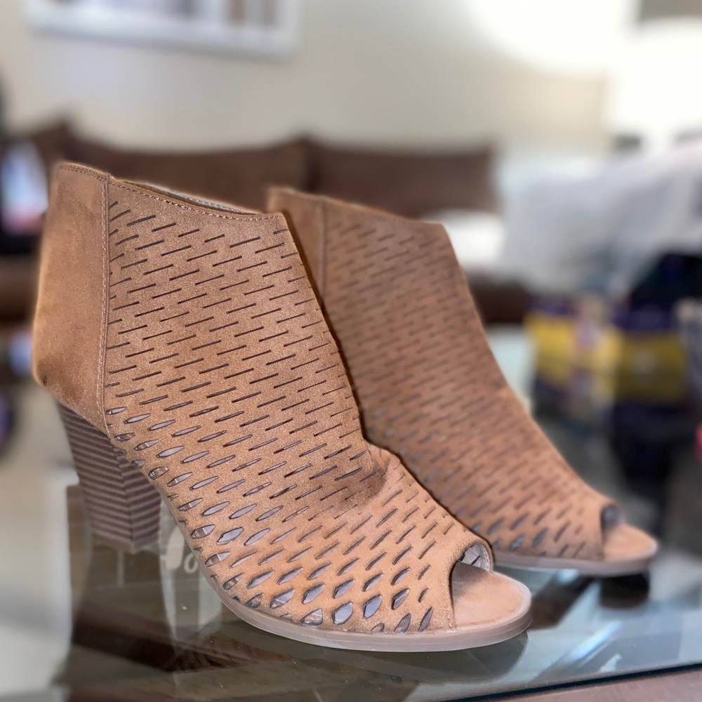 👢CL by Laundry Booties 👢